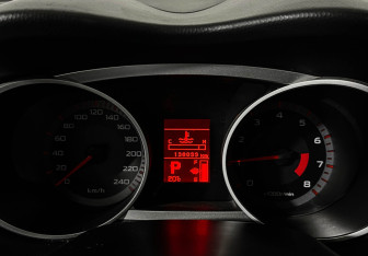 Подержанный автомобиль Mitsubishi Outlander 2008 года (11 фото)