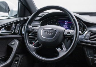 Подержанный автомобиль Audi A6 Sedan 2017 года (15 фото)