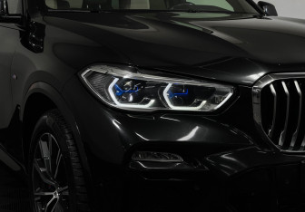 Подержанный автомобиль BMW X5 2020 года (21 фото)