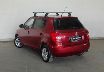 Подержанный автомобиль Skoda Fabia Hatchback 2008 года (4 фото)