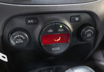 Подержанный автомобиль Kia Rio Hatchback 2011 года (17 фото)