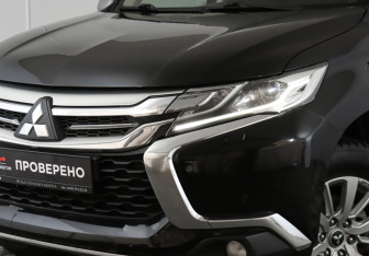 Подержанный автомобиль Mitsubishi Pajero Sport 2017 года (22 фото)