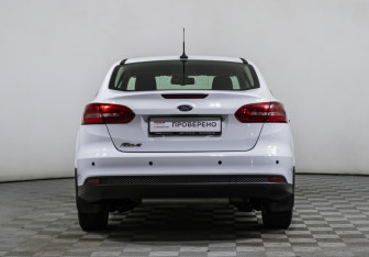 Подержанный автомобиль Ford Focus Wagon 2012 года (6 фото)