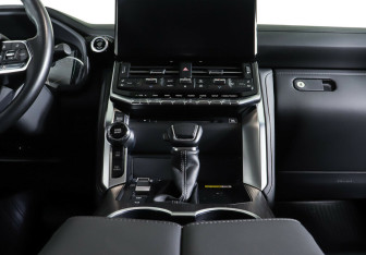 Подержанный автомобиль Toyota Land Cruiser Suv 2021 года (12 фото)