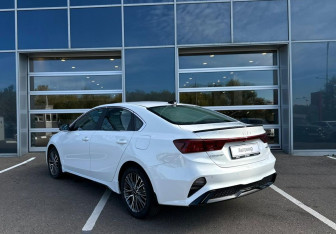 Новый Kia Cerato Sedan 2022 (8 фото)