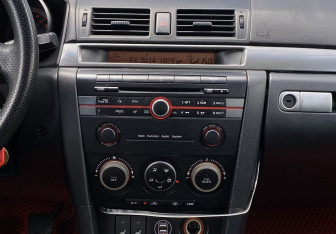 Подержанный автомобиль Mazda 3 Hatchback 2005 года (11 фото)