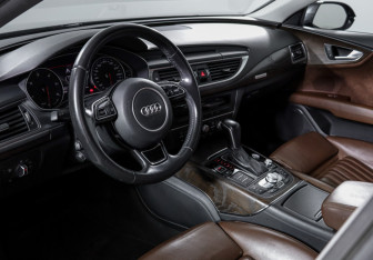 Подержанный автомобиль Audi A7 2015 года (14 фото)