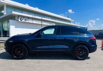 Подержанный автомобиль Porsche Cayenne 2012 года (8 фото)