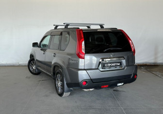 Подержанный автомобиль Nissan X-Trail 2011 года (6 фото)