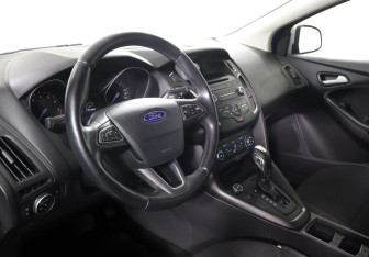Подержанный автомобиль Ford Focus Hatchback 2016 года (7 фото)