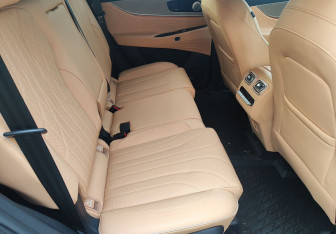 Подержанный автомобиль Jaecoo J8 2024 года (11 фото)