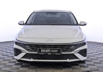Подержанный автомобиль Hyundai Elantra Sedan 2023 года (2 фото)