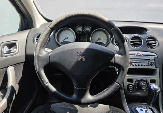 Подержанный автомобиль Peugeot 308 Hatchback 2009 года (12 фото)