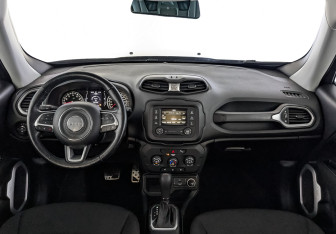 Подержанный автомобиль Jeep Renegade 2018 года (14 фото)
