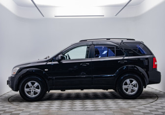Подержанный автомобиль Kia Sorento 2007 года (8 фото)