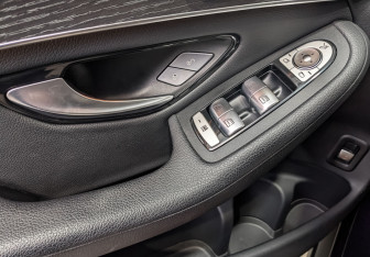 Подержанный автомобиль Mercedes-Benz GLC Coupe 2021 года (27 фото)