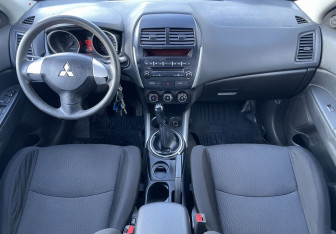 Подержанный автомобиль Mitsubishi ASX 2012 года (10 фото)