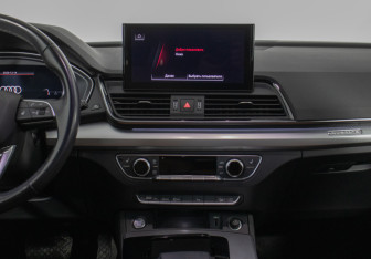 Подержанный автомобиль Audi Q5 2021 года (14 фото)