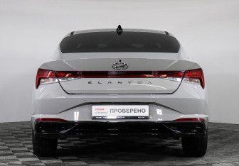 Подержанный автомобиль Hyundai Elantra Sedan 2021 года (6 фото)