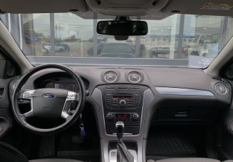 Подержанный автомобиль Ford Mondeo Sedan 2012 года (13 фото)