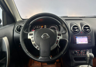 Подержанный автомобиль Nissan Qashqai 2012 года (17 фото)