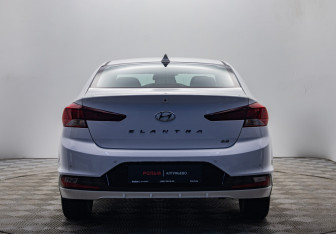 Подержанный автомобиль Hyundai Elantra Sedan 2019 года (4 фото)