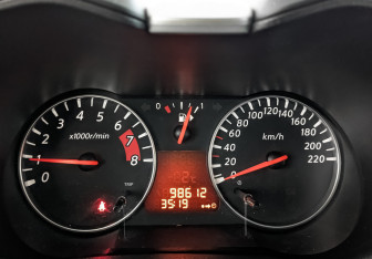Подержанный автомобиль Nissan Note 2013 года (16 фото)