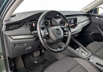 Подержанный автомобиль Skoda Octavia Liftback 2020 года (16 фото)