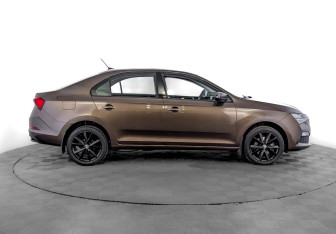 Подержанный автомобиль Skoda Rapid Liftback 2021 года (4 фото)