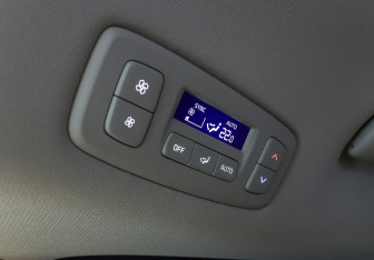 Подержанный автомобиль Kia Carnival 2021 года (29 фото)