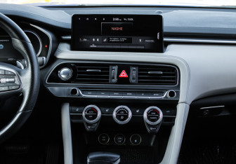 Подержанный автомобиль Genesis G70 2021 года (11 фото)