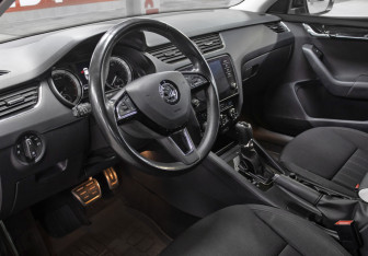 Подержанный автомобиль Skoda Octavia Liftback 2017 года (16 фото)