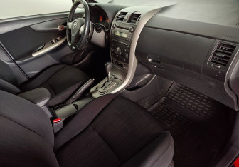Подержанный автомобиль Toyota Corolla Sedan 2008 года (11 фото)