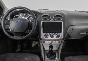 Подержанный автомобиль Ford Focus Hatchback 2009 года (13 фото)