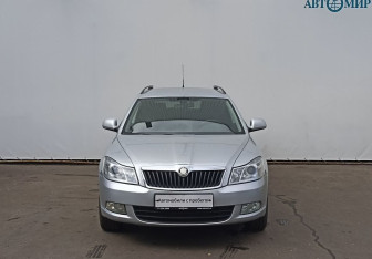 Подержанный автомобиль Skoda Octavia Wagon 2010 года (2 фото)