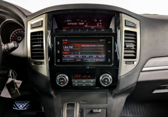 Подержанный автомобиль Mitsubishi Pajero 2017 года (15 фото)