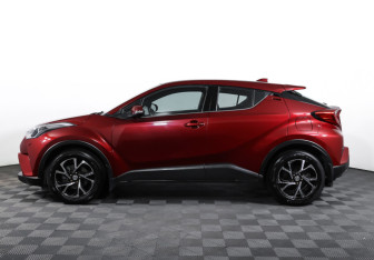 Подержанный автомобиль Toyota C-HR 2018 года (8 фото)