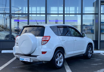 Подержанный автомобиль Toyota RAV4 2012 года (5 фото)