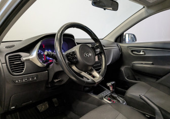 Подержанный автомобиль Kia Rio Hatchback 2021 года (16 фото)