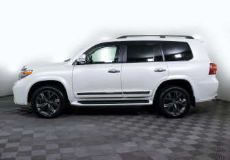 Подержанный автомобиль Toyota Land Cruiser Suv 2015 года (3 фото)