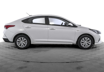 Подержанный автомобиль Hyundai Solaris Sedan 2021 года (4 фото)