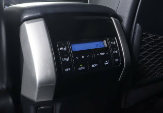 Подержанный автомобиль Toyota Land Cruiser Prado 2018 года (24 фото)
