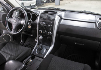 Подержанный автомобиль Suzuki Grand Vitara 2006 года (11 фото)