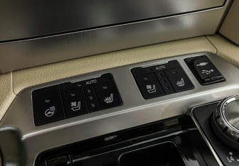 Подержанный автомобиль Toyota Land Cruiser Suv 2019 года (18 фото)