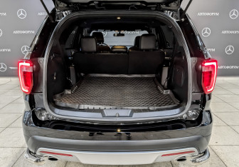 Подержанный автомобиль Ford Explorer 2016 года (10 фото)