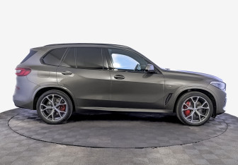 Подержанный автомобиль BMW X5 2021 года (4 фото)