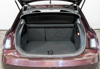 Подержанный автомобиль Audi A1 2012 года (10 фото)