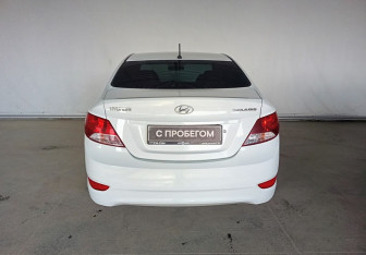 Подержанный автомобиль Hyundai Solaris Sedan 2014 года (5 фото)