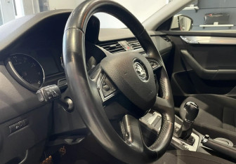 Подержанный автомобиль Skoda Octavia Wagon 2014 года (13 фото)