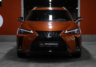 Подержанный автомобиль Lexus UX 2018 года (2 фото)